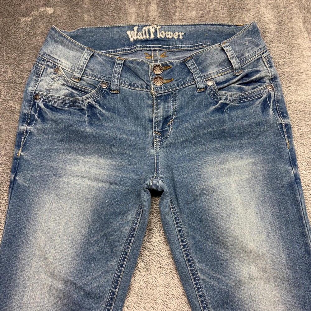 WallFlower Bootcut Jeans Womens 9 Blue NWOT Zip Fly Frayed Hem Stretch Denim - Picture 2 of 15